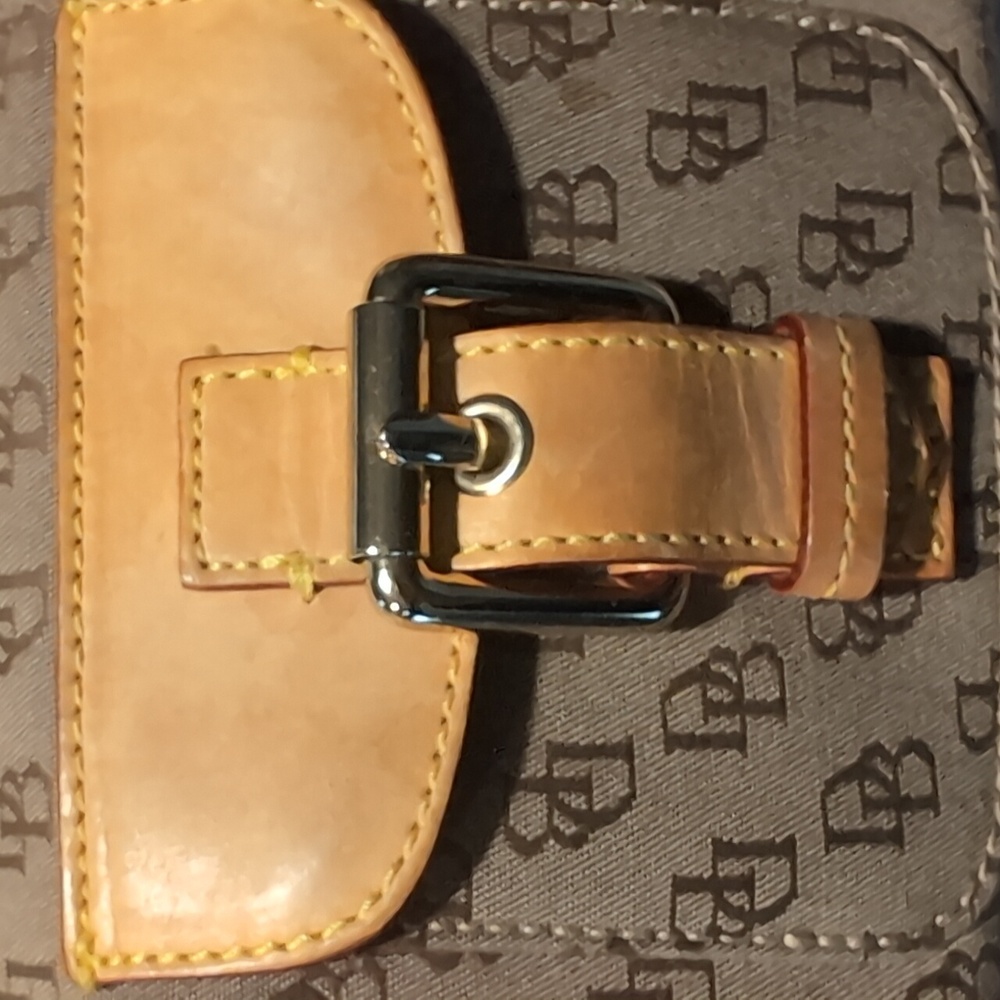 Dooney & Bourke Signature Light Brown Double Buckle Pockets Hobo Shoulder Purse - Picture 4 of 16